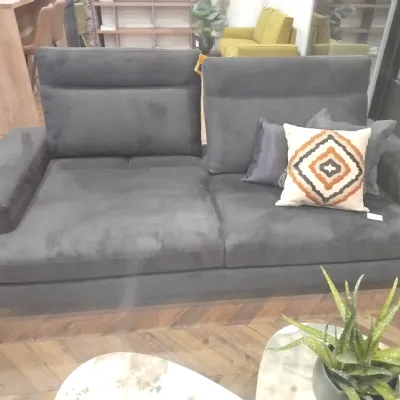 Divano Lineare modello Emmet di Le comfort con forte sconto