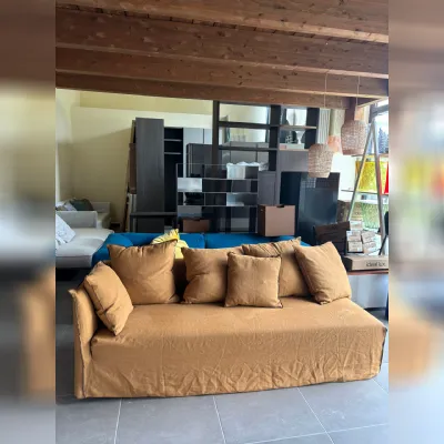 Divano Ghost tessuto in poliuretano  Gervasoni a prezzo Outlet