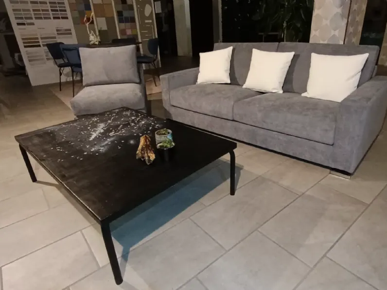 Divano Con penisola modello Lara di Ventura con forte sconto