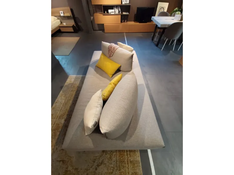 Divano Bacio tessuto in poliuretano  Le comfort a prezzo Outlet