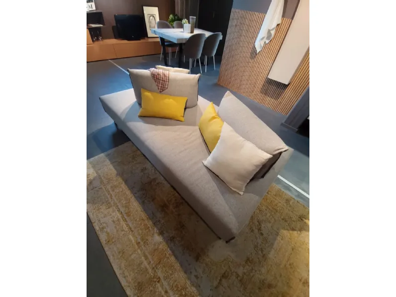 Divano Bacio tessuto in poliuretano  Le comfort a prezzo Outlet