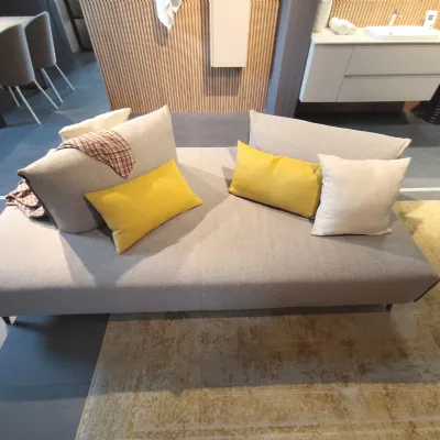 Divano Bacio tessuto in poliuretano  Le comfort a prezzo Outlet