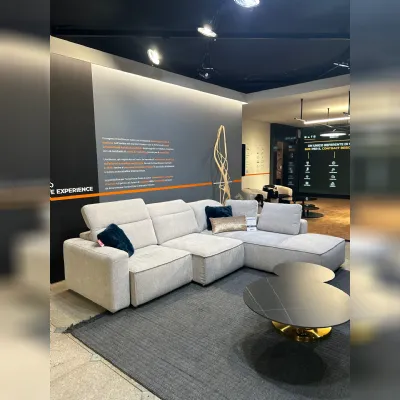 Divano Swan tessuto in poliuretano  Le comfort a prezzo Outlet
