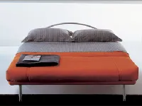 Divano-letto Bonaldo modello Amico. Divano-letto con la struttura in metallo e l'imbottitura in tessuto.
