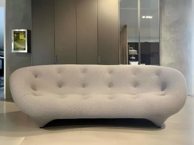 Divano design tessuto Ploum di Ligne roset con sconto del - 45%