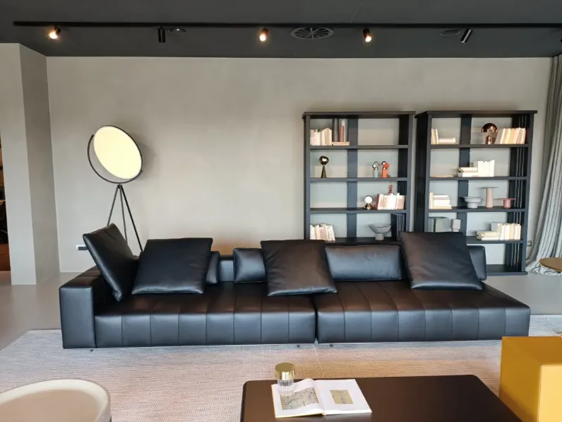 Divano Lineare in Pelle non sfoderabile  Freeman tailor di Minotti 