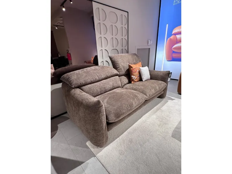 Divano Lineare Modello chocomagic di Calia a prezzo scontato