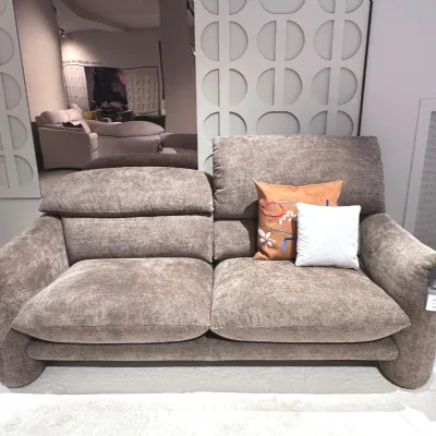 Divano Lineare Modello chocomagic di Calia a prezzo scontato