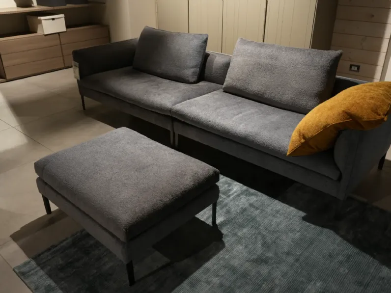 Divano design tessuto Paul di Molteni & c con sconto del - 49%