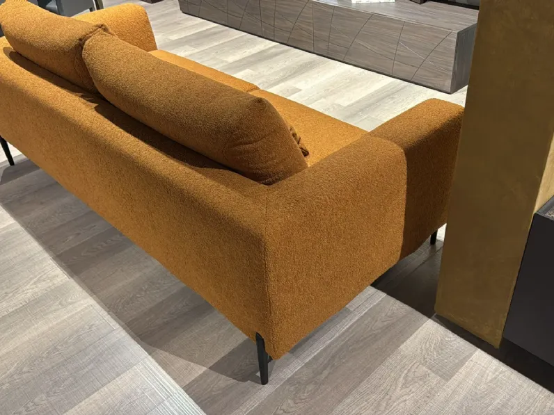 Divano moderno tessuto Tudor di La casa moderna con sconto del - 53%
