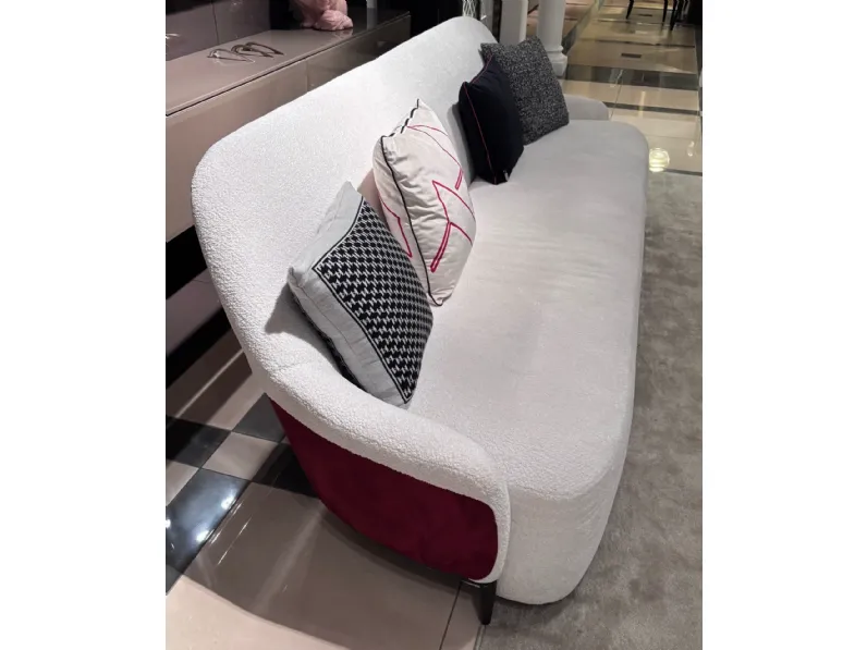 Divano Lineare Saint guillaime sofa Collezione esclusiva in Offerta Outlet a 2444 Euro