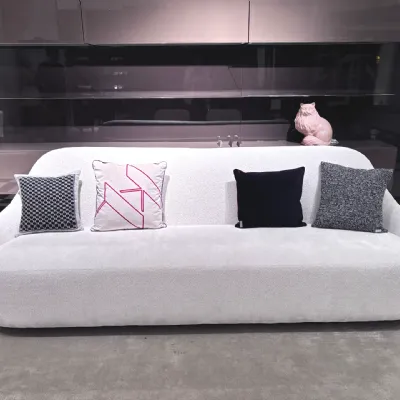 Divano Lineare Saint guillaime sofa Collezione esclusiva in Offerta Outlet a 2444 Euro
