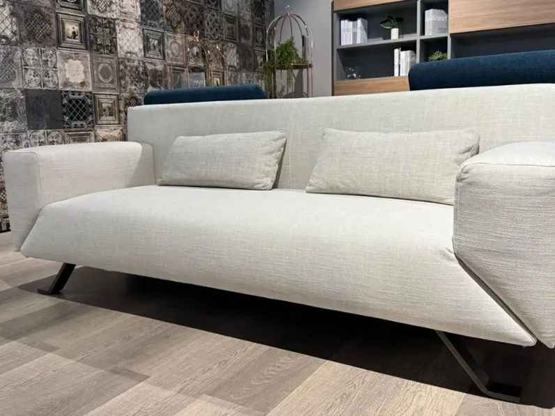 Divano Lineare Spin La casa moderna in Offerta Outlet a 1178 Euro