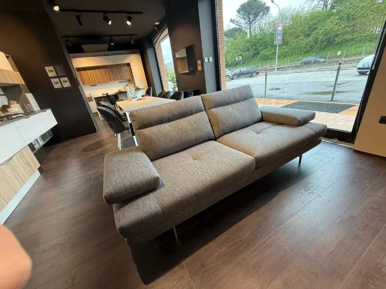Divano Toby wing di Calia in stile design a prezzo scontato