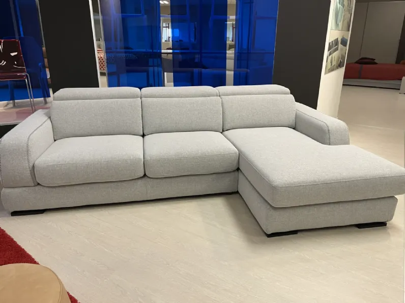 Divano Con penisola modello Mod graffiti di Le comfort in offerta