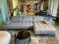 Divano moderno tessuto Joplin di Le comfort con sconto del - 50%