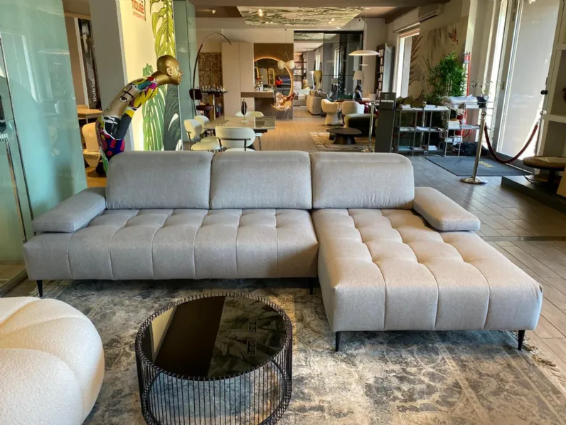 Divano moderno tessuto Joplin di Le comfort con sconto del - 50%