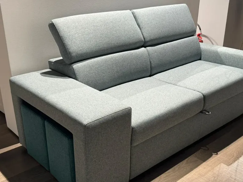 Divano moderno tessuto Oliver di La casa moderna con sconto del - 73%