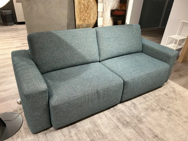 Divano Lineare modello Mono flow di Samoa con forte sconto