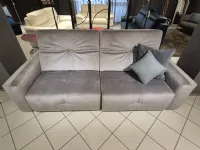 Divano moderno tessuto Nicolas di Calia con sconto del - 50%