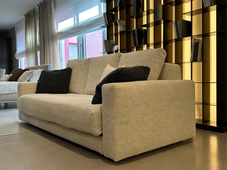 Divano Piazzaduomo di Flou in stile design a prezzo Outlet