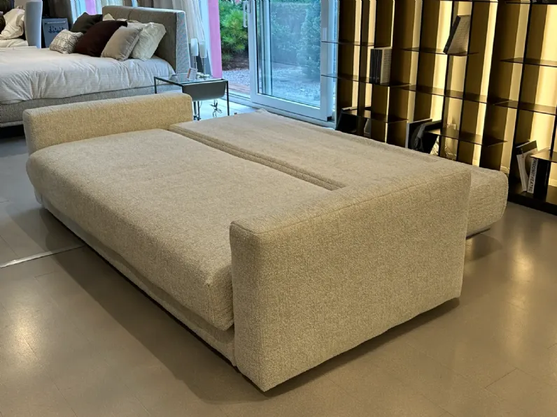 Divano Piazzaduomo di Flou in stile design a prezzo Outlet