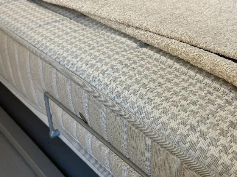 Divano Piazzaduomo di Flou in stile design a prezzo Outlet
