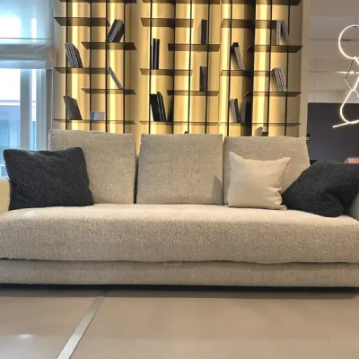 Divano Piazzaduomo di Flou in stile design a prezzo Outlet