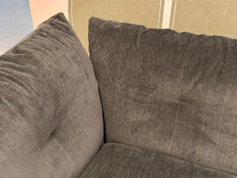 Divano Pillo sofa standard in stile Moderno Con schienale con forte sconto 