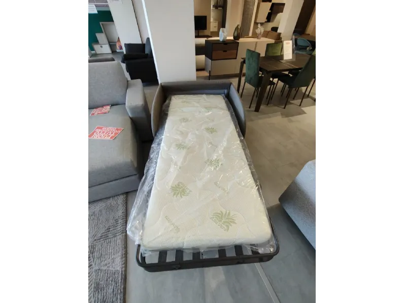 Divano Poltrona letto modello brando Artigianale a PREZZO OUTLET scontato del 20%