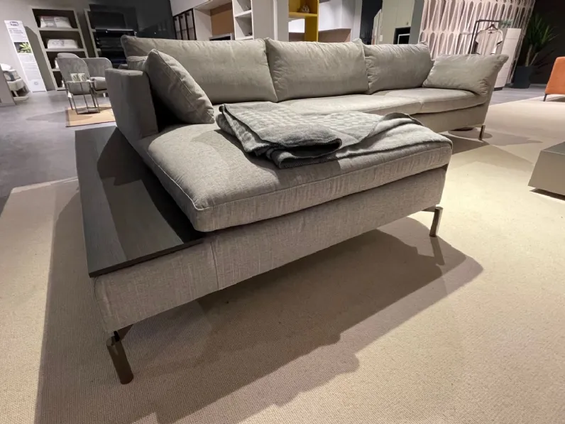 Divano Lineare Reef Novamobili in Offerta Outlet a 3260 Euro