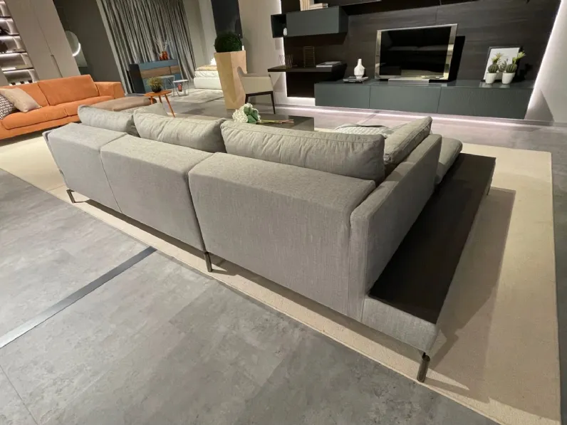 Divano Lineare Reef Novamobili in Offerta Outlet a 3260 Euro