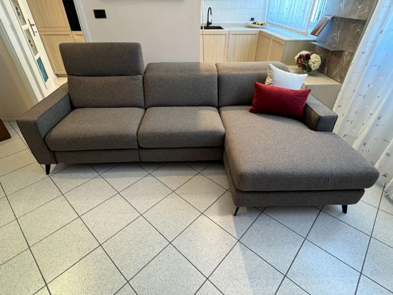 Divano Christopher in Tessuto Le comfort a prezzo ribassato