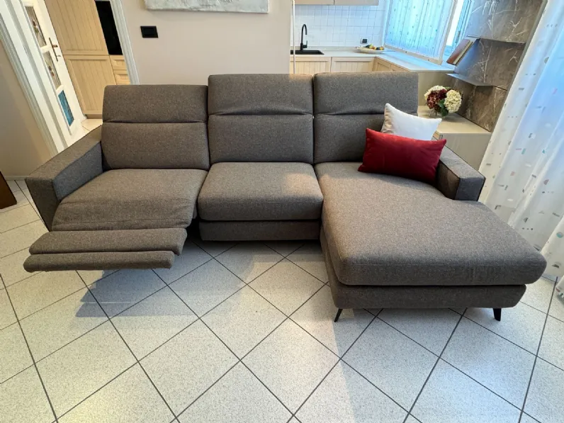 Divano Christopher in Tessuto Le comfort a prezzo ribassato