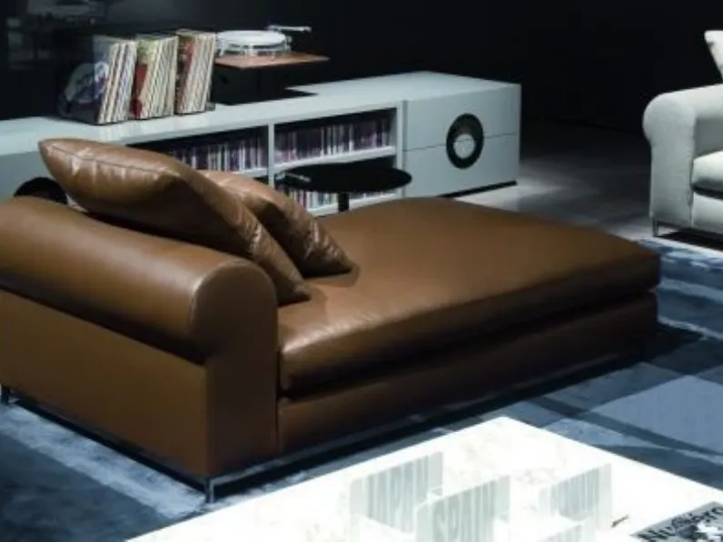 Divano relax a 2 posti Breton chaise longue di Minotti: prezzo su richiesta 