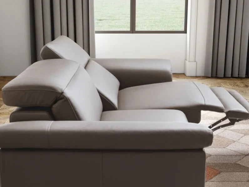 Divano Lineare Zeno di Le comfort a prezzo scontato