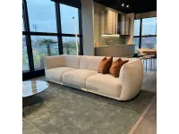 Divano design tessuto Vela piping di Saba con sconto del - 35%