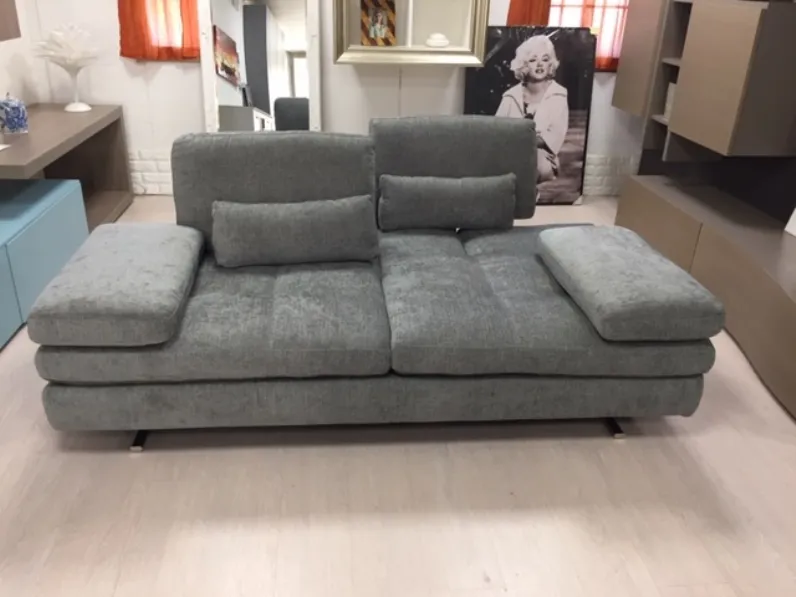 Scopri il Divano Serena Nicoletti Home in Offerta Outlet a soli 1700€! Un'occasione imperdibile per arredare con stile!