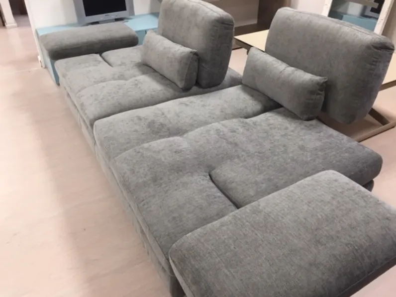 Scopri il Divano Serena Nicoletti Home in Offerta Outlet a soli 1700€! Un'occasione imperdibile per arredare con stile!