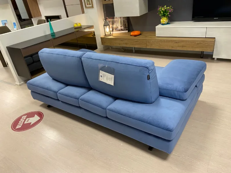 Scopri il Divano Serena Nicoletti Home in Offerta Outlet a soli 1700€! Un'occasione imperdibile per arredare con stile!
