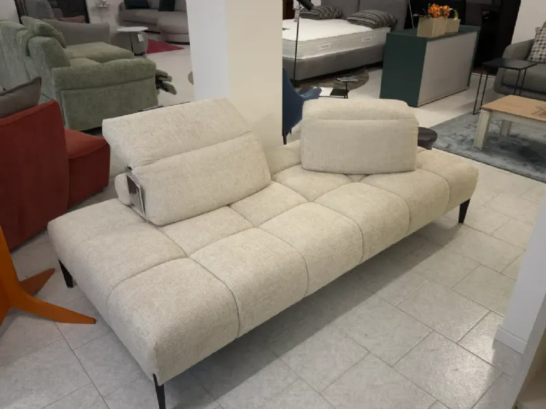 Divano design tessuto Skyline di Calia con sconto del - 34%