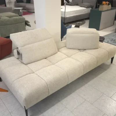 Divano design tessuto Skyline di Calia con sconto del - 34%