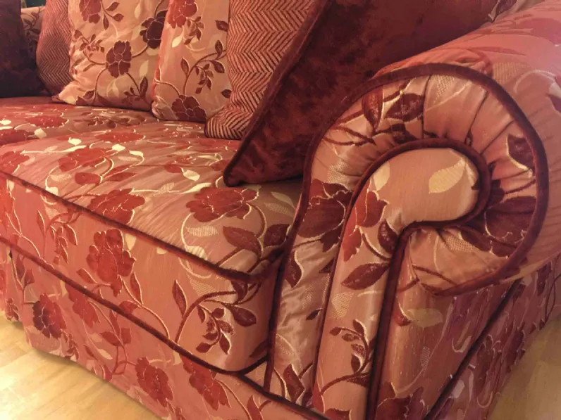 Scopri il Divano Versailles Doimo Salotti a prezzo scontato!