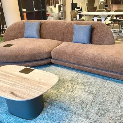 Divano Vesper di Giorgetti in stile design in Offerta Outlet