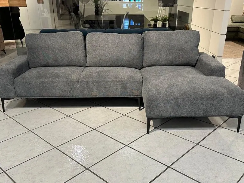 Divano Iseo di La casa moderna in stile moderno a prezzo scontato