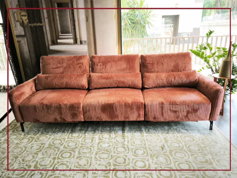 Divano design tessuto Rialto di Artigianale con sconto del - 34%