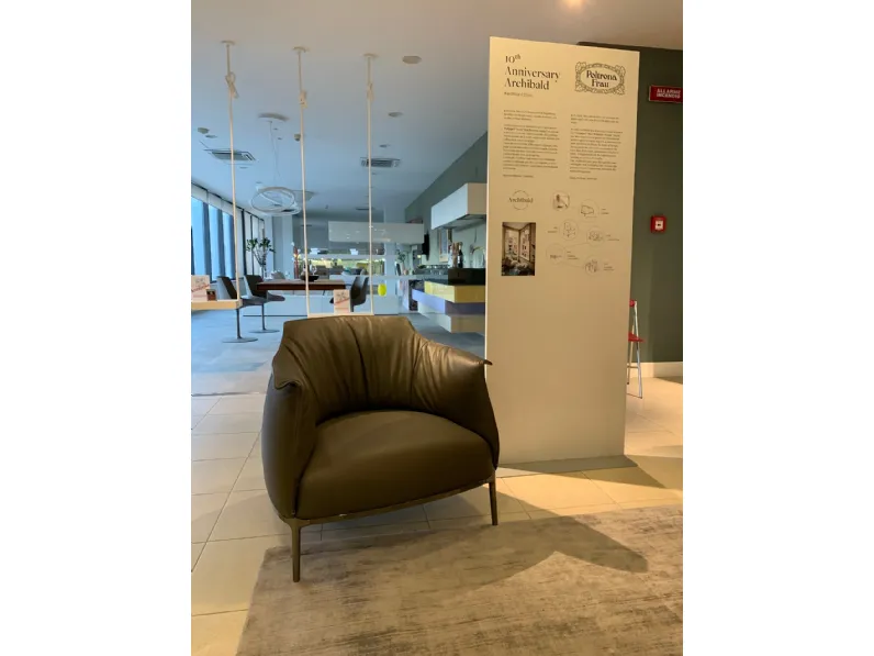 Poltrona con seduta fissa Archibald Poltrona frau in Offerta Outlet 