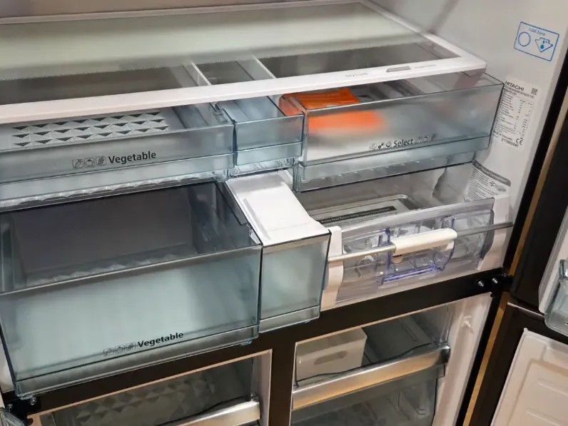 Frigorifero modello Frigo hitachi 4 porte vetro nero  Haier in offerta