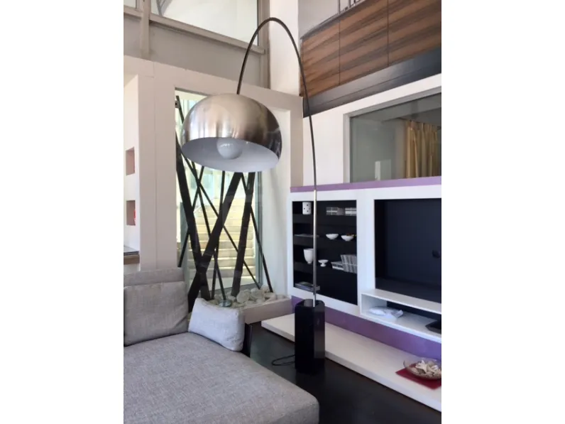Lampada da terra modello Arco - 375a in piattina di acciaio satinato estensibile e base in marmo nero venato - Esprit Nouveau