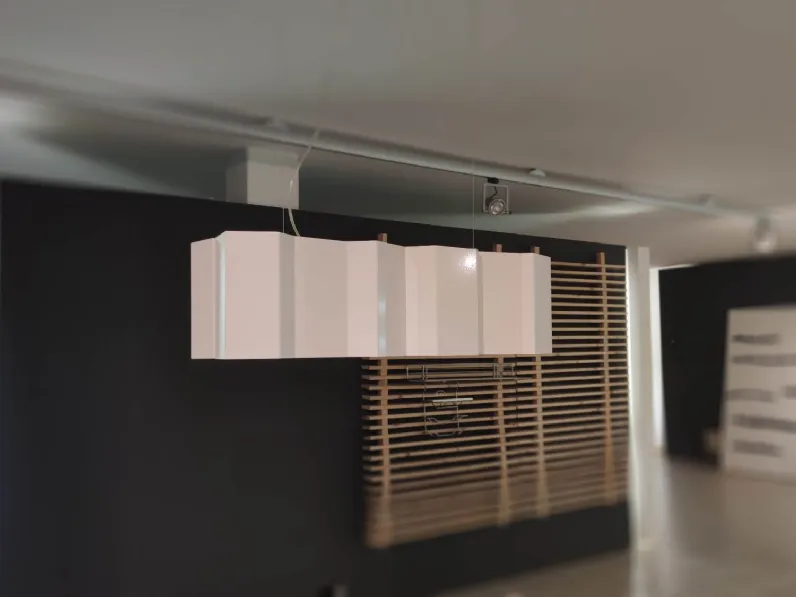 Scopri la Lampada a Sospensione Fold di Pallucco in Bianco con forte sconto!